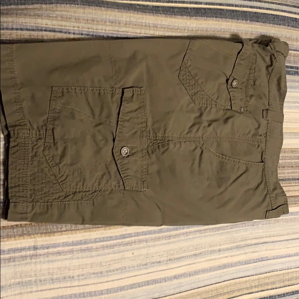 Men’s Buckle Black Cargo Shorts